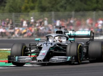 Hamilton defends under-fire Vettel