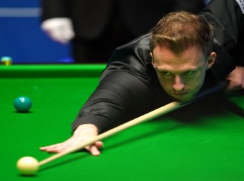 Judd Trump battles to advance in German Masters qualifiers
