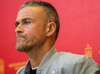 Luis Enrique extends PSG stay