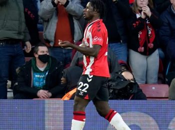 10-Man Southampton Hold on For a Point Against Tottenham