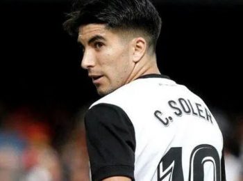 Barcelona line up Carlos Soler as De Jong’s replacement