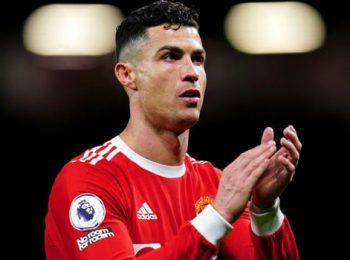 Cristiano Ronaldo Closer to Staying at United