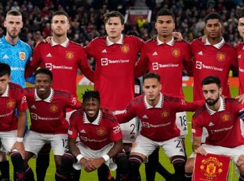 Manchester United initiates contract extension with four players