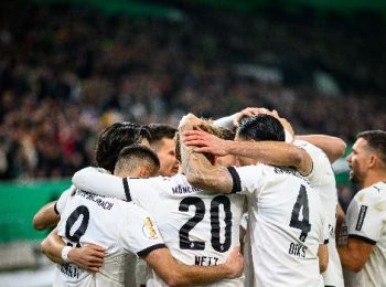 Gladbach secure Bundesliga survival with late win over Dortmund